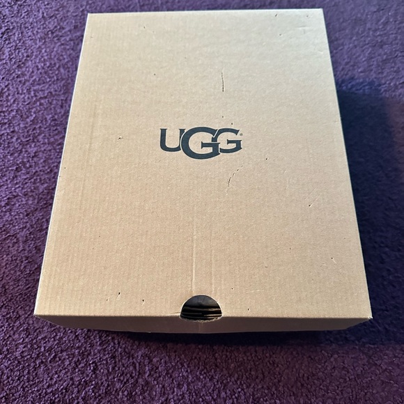 Women’s size 9 Black Ugg sandal with strap. - Picture 2 of 9